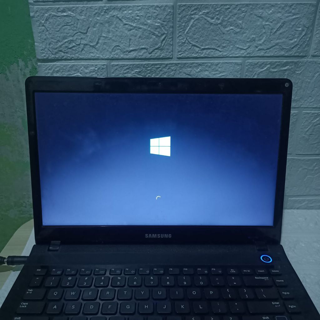 LCD LED LVDS Original Cabutan Laptop Samsung NP300 NP300E4Z NP300E NP300E4X