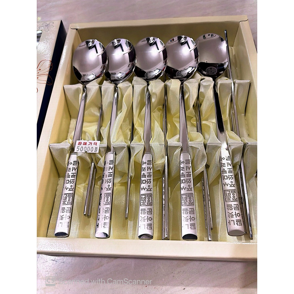 Sendok Sumpit Asli korea dgn ukiran tulisan korea isi 5set warna silver