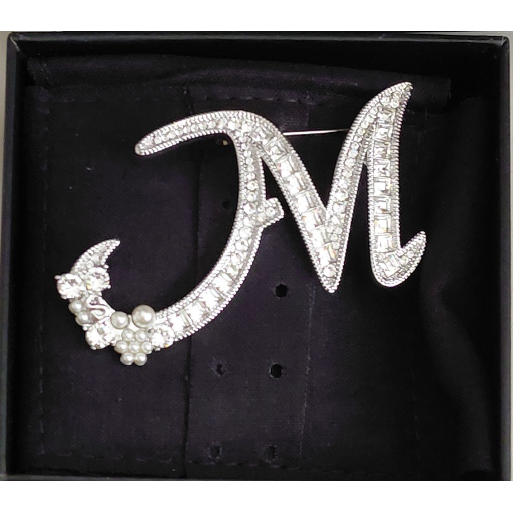 Silver- M The Alphabet Brooch Buttonscarves baru dan siap kirim