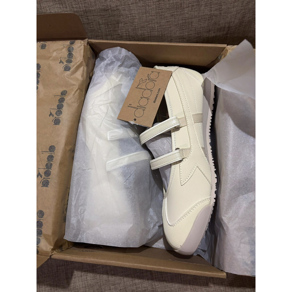 BNIB diadora pristella