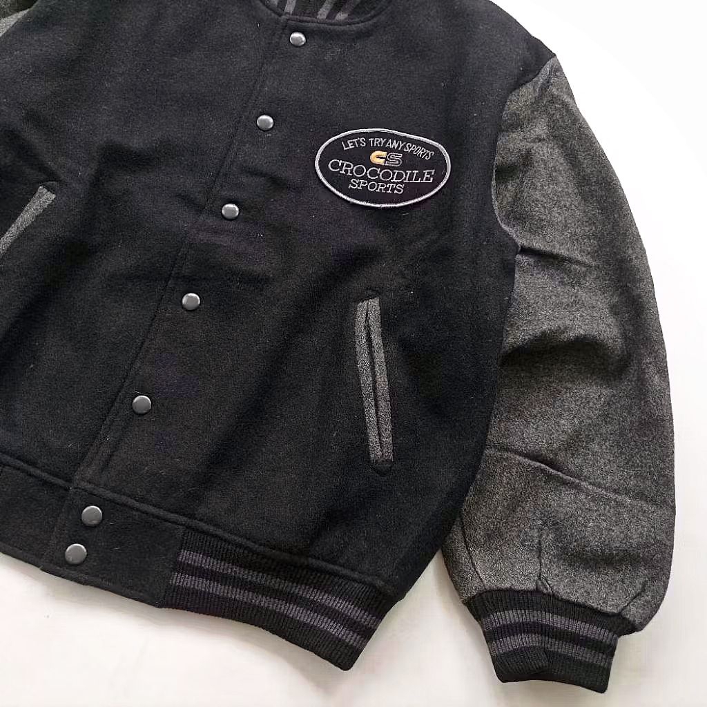 Crocodile wool varsity size L luar 95% seperti baru. mewah