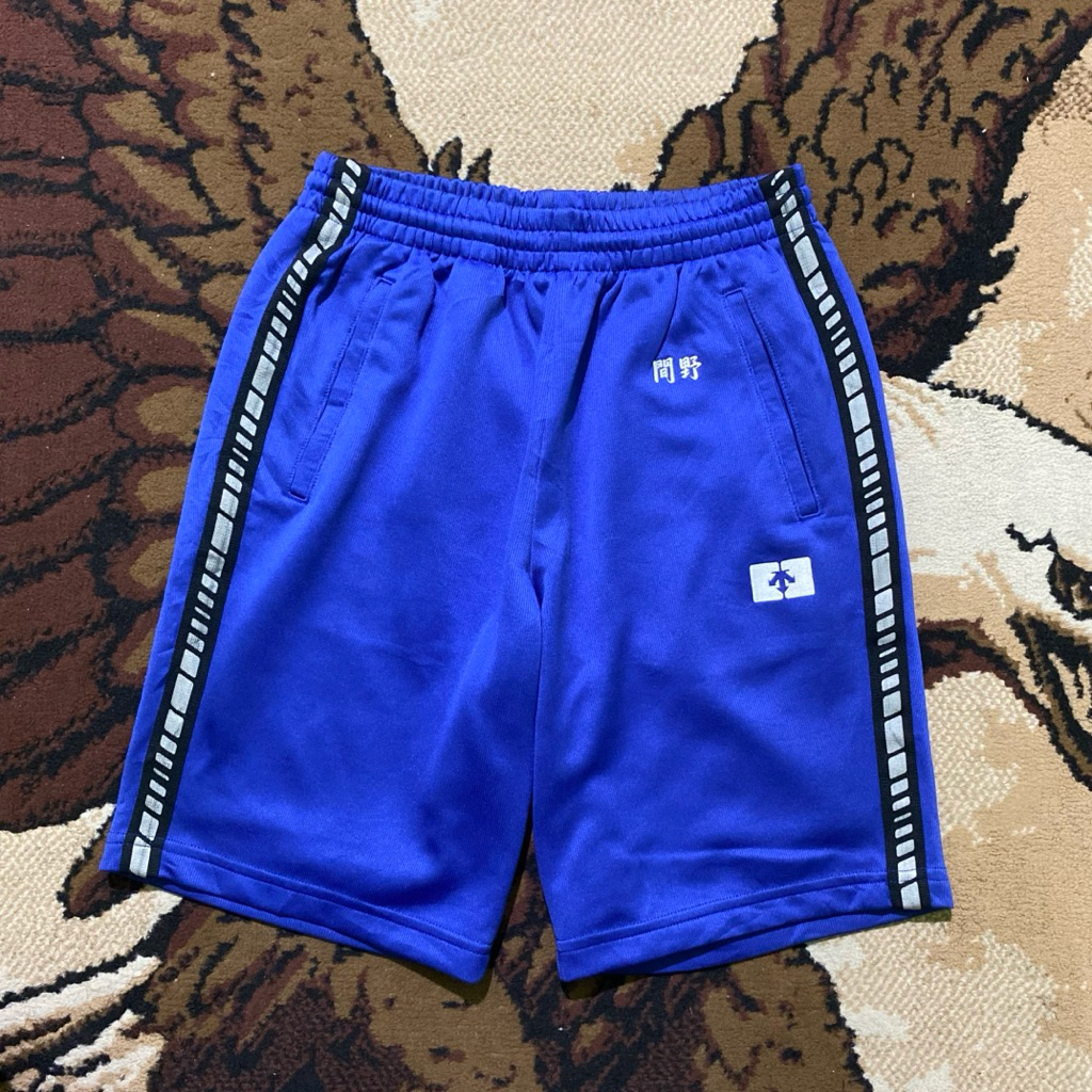 DESCENTE SHORT PANTS/CELANA PENDEK TAPED MOTIF AUTHENTIC | UNISEX / PRIA / WANITA / BAHAN BERKUALITA