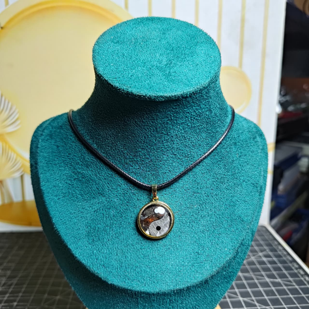 Natural Pallasite kenya Sericho Olive Meteorite  Aletai Yingyang  Pendant (1)
