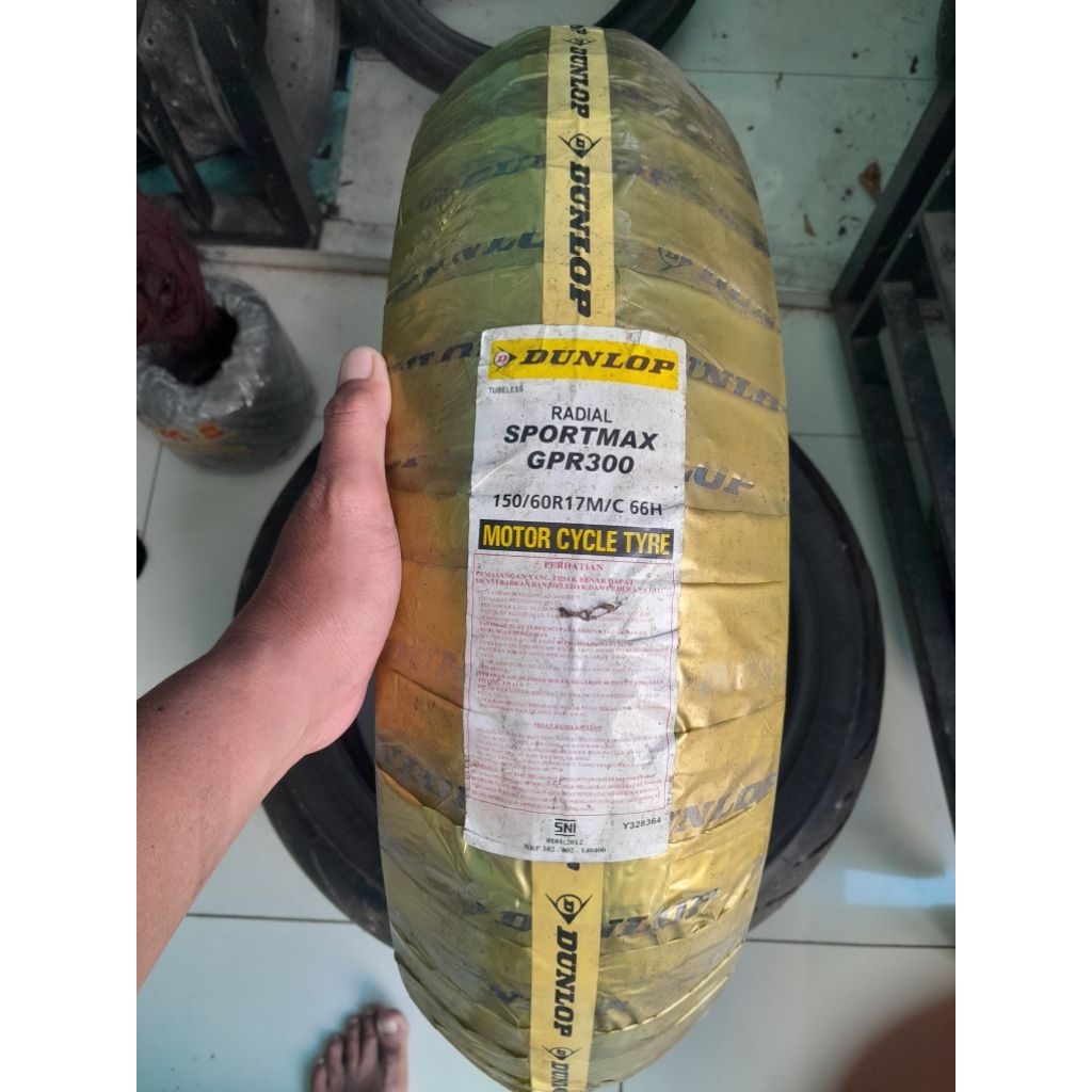 Dunlop sportmax gpr300..150/60-17