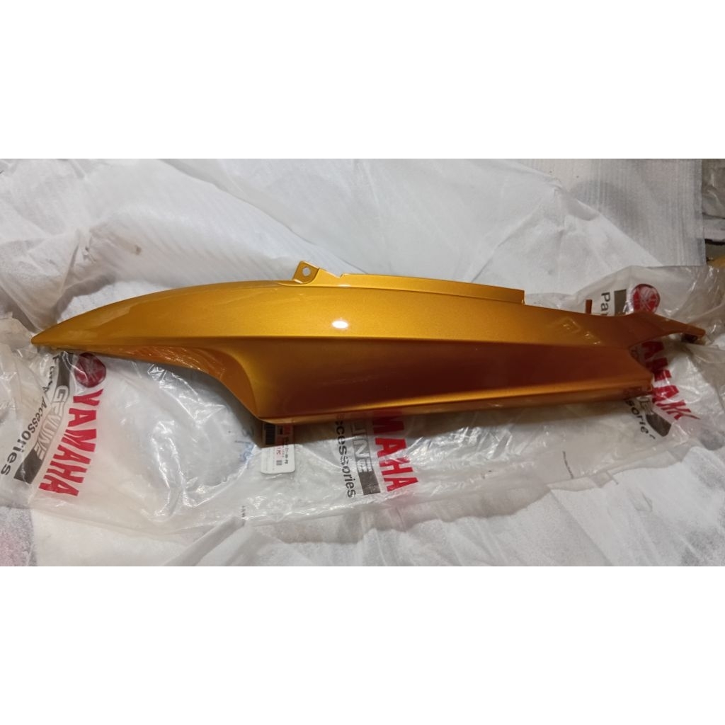 5TL-F1721-00-PB original ygp yamaha Genuine Parts nos bok box cover body bodi halus kempolan samping
