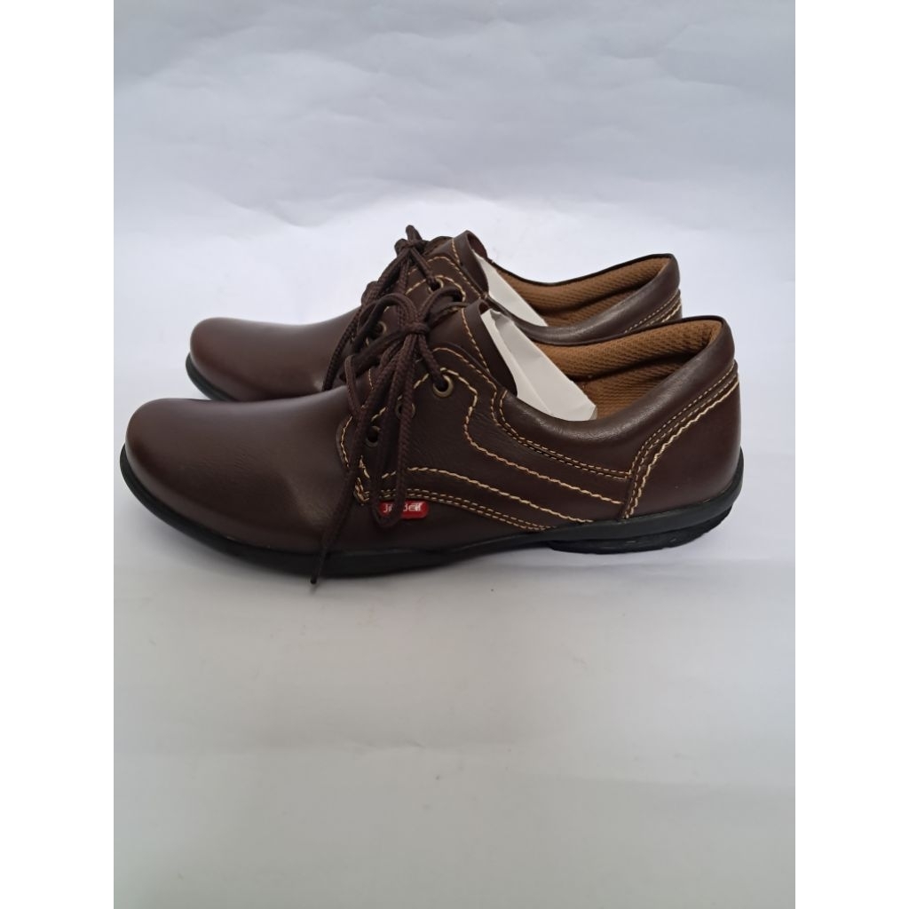 sepatu kantoran pria,kulit sintetis warna coklat
