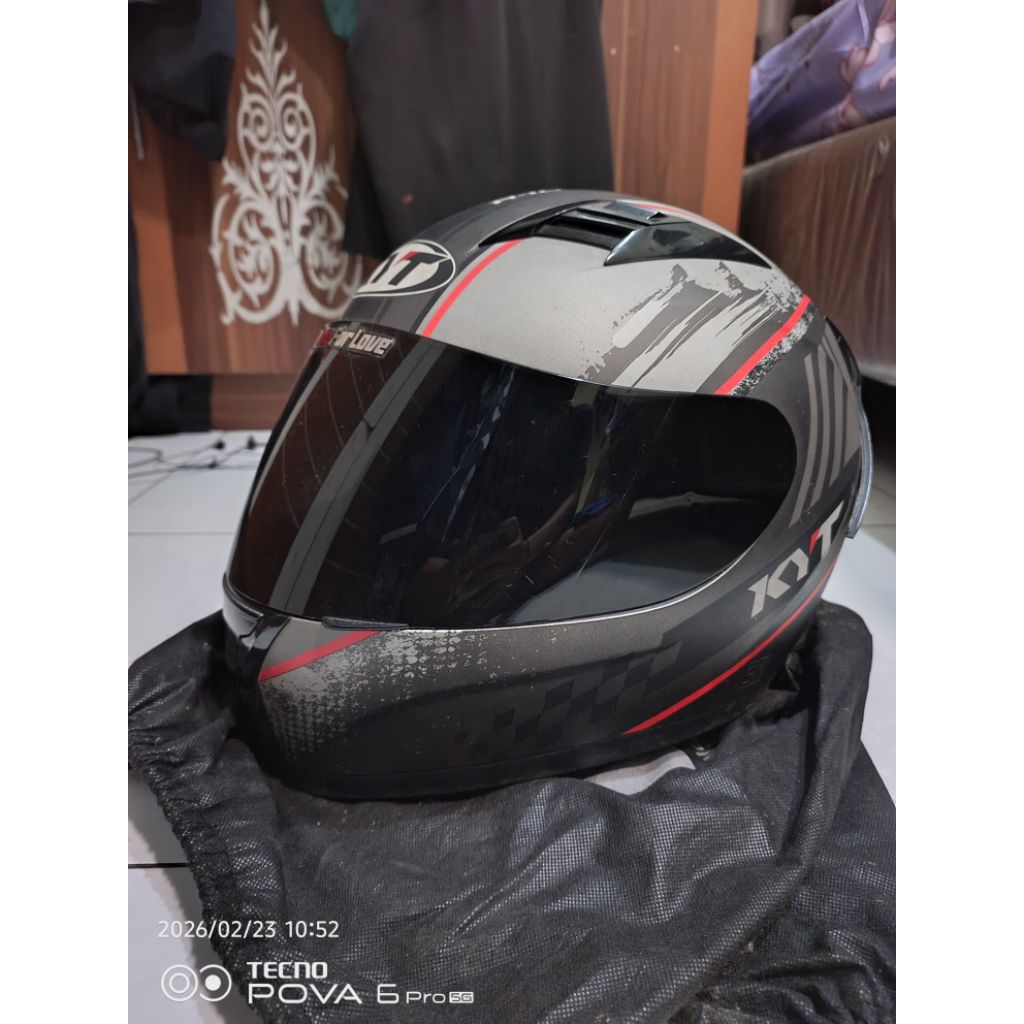 Helm KYT R10 seri 4 size L paket ganteng (second)