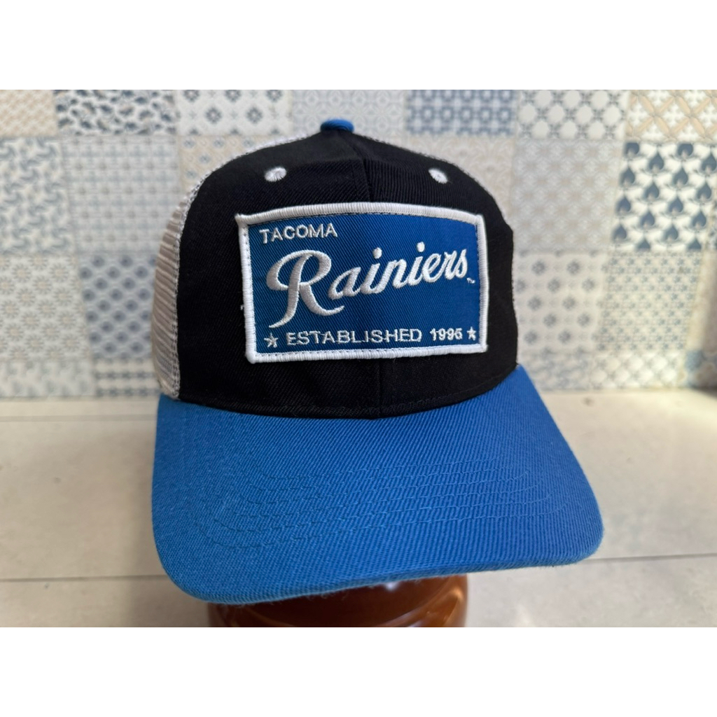 Topi Second Brand Branded Tacoma Rainers Trucker Tag Putih