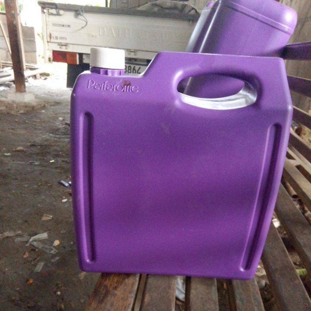 Jerigen 5 liter bekas parfum HDPE