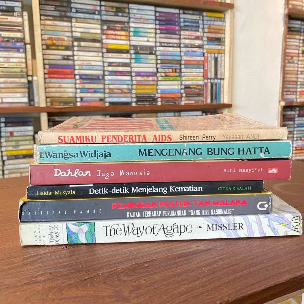 Mengenang Bung Hatta (I. Wangsawidjaja) | Dahlan Juga Manusia (Siti Nasyi’ah) | Detik-detik Menjelan