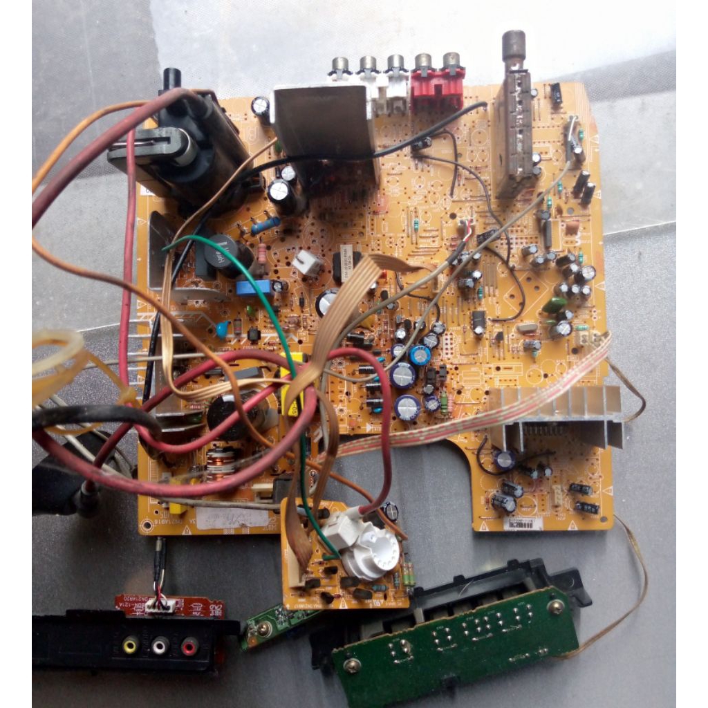 mesin tv Polytron u slim tabung 21inch,komponen lengkap,,cabutan blum uji test/gambling