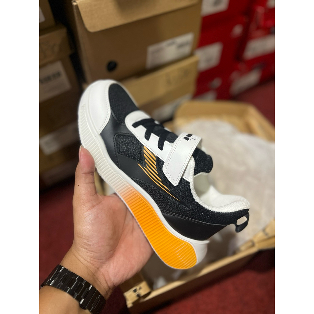 Diadora Noxel Jr Kids Black Original BNIB