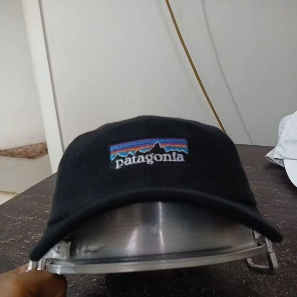 Topi baseball bahan katun denim lembut Warna hitam pekat logo bordir halus PATAGONIA second allsize 