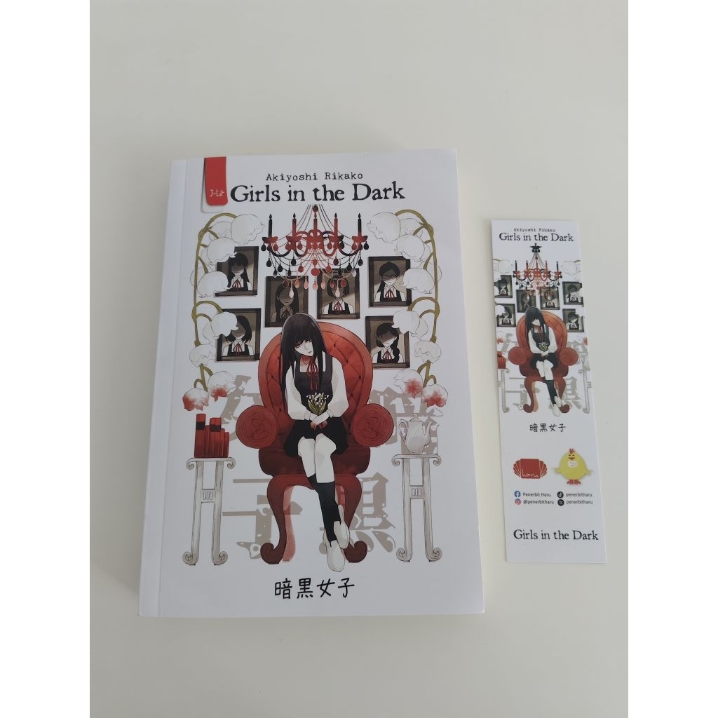 Girls in the Dark - Akiyoshi Rikako (preloved)