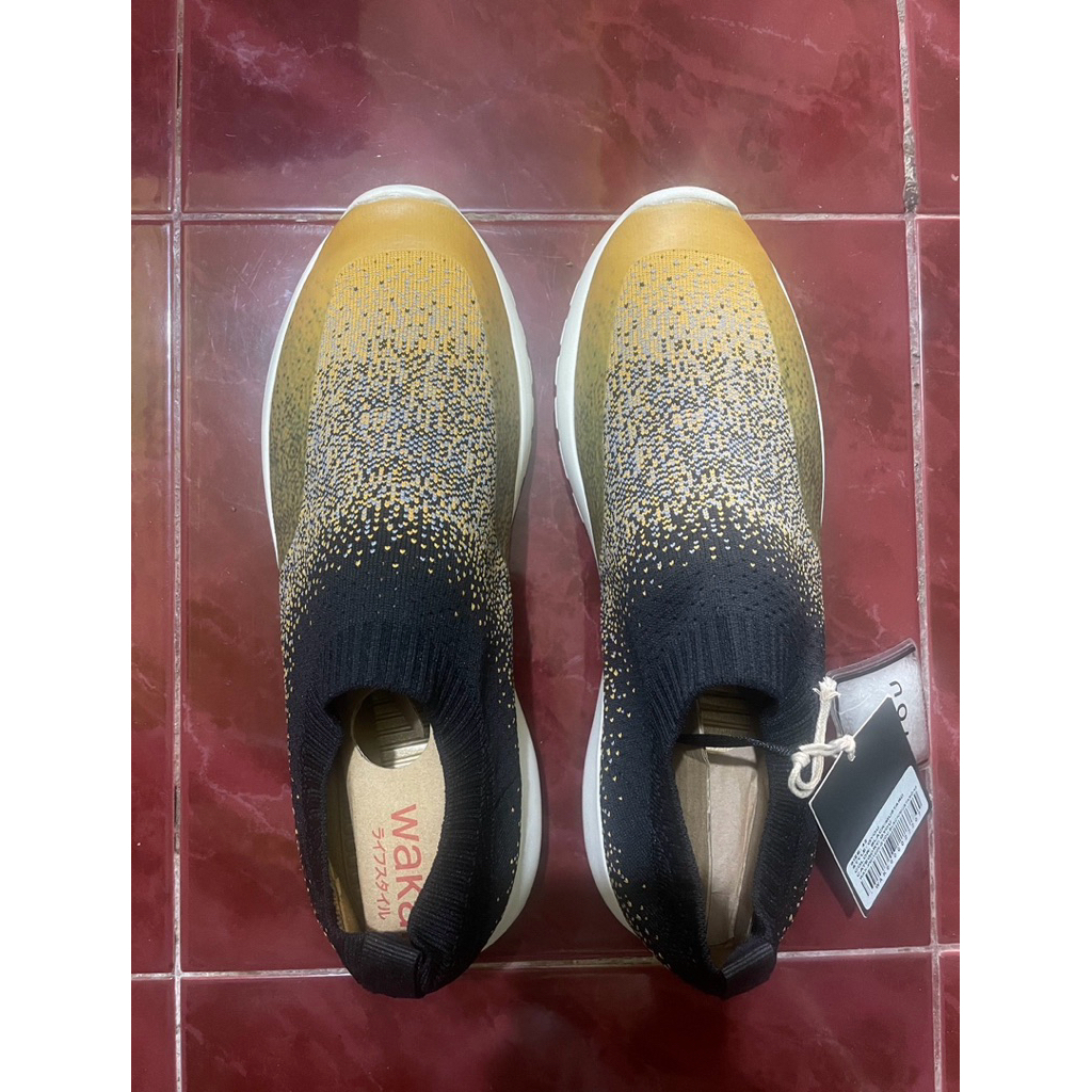 Sneakers WAKAI FM 11928 GYOU BLACK/MUSTARD
