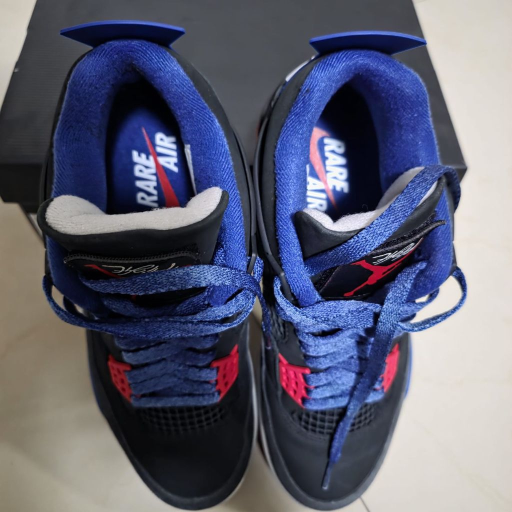 Sepatu Jordan 4