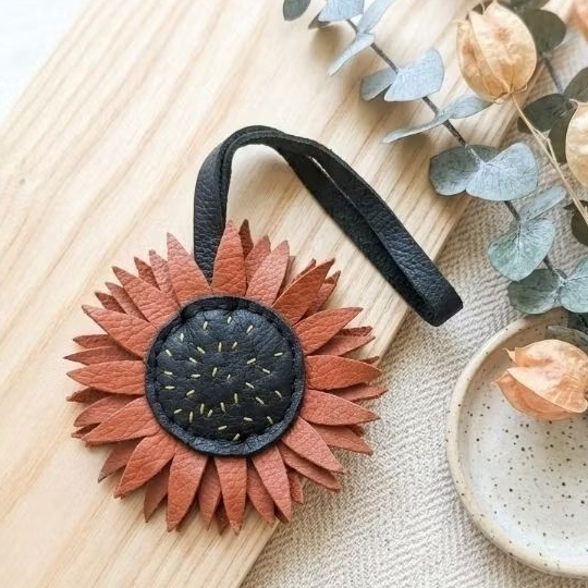 Bagcharm Sunflower kulit asli
