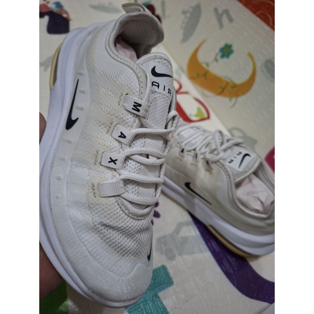 Sepatu Preloved Nike Air Max Axis Size 31