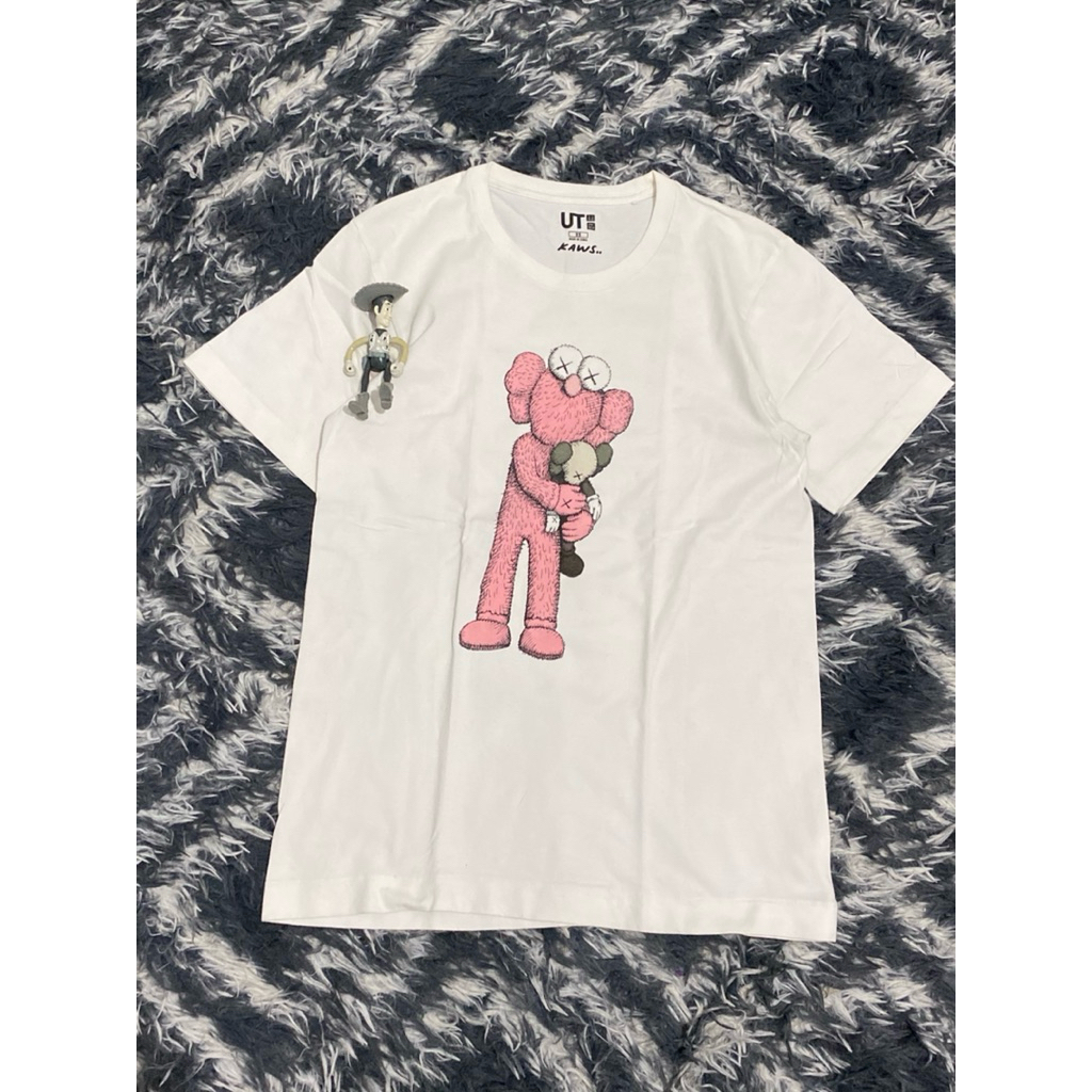 tshirt kaos uniqlo x kaws toys authentic