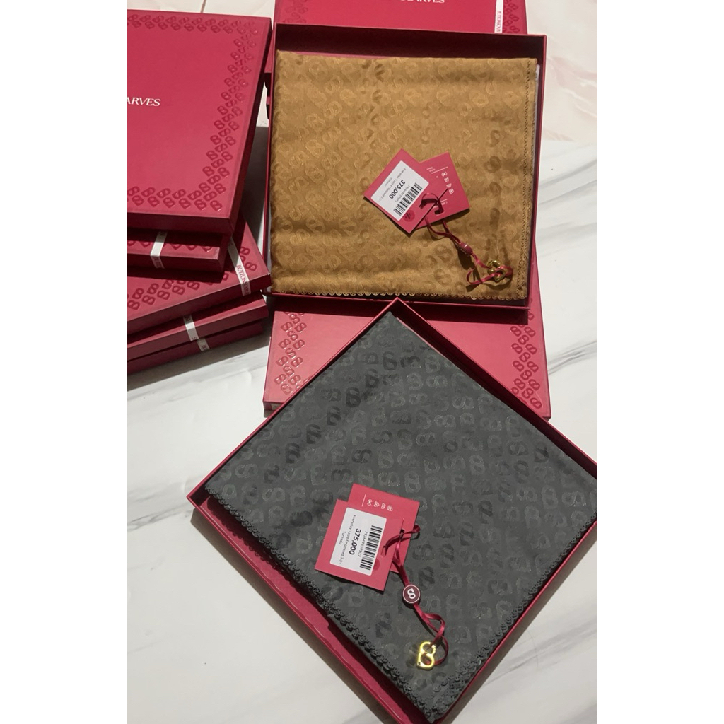 Tapis Embossed Buttonscarves