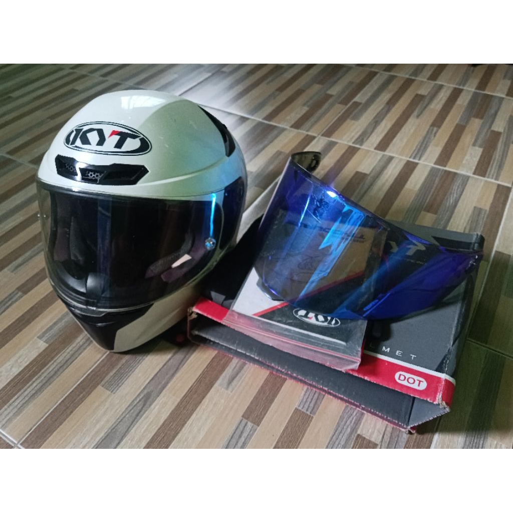 KYT TTC size XL + visor iridium blue