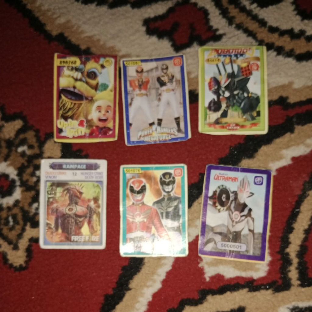 Kartu Kwartet Campuran Karakter Kartun