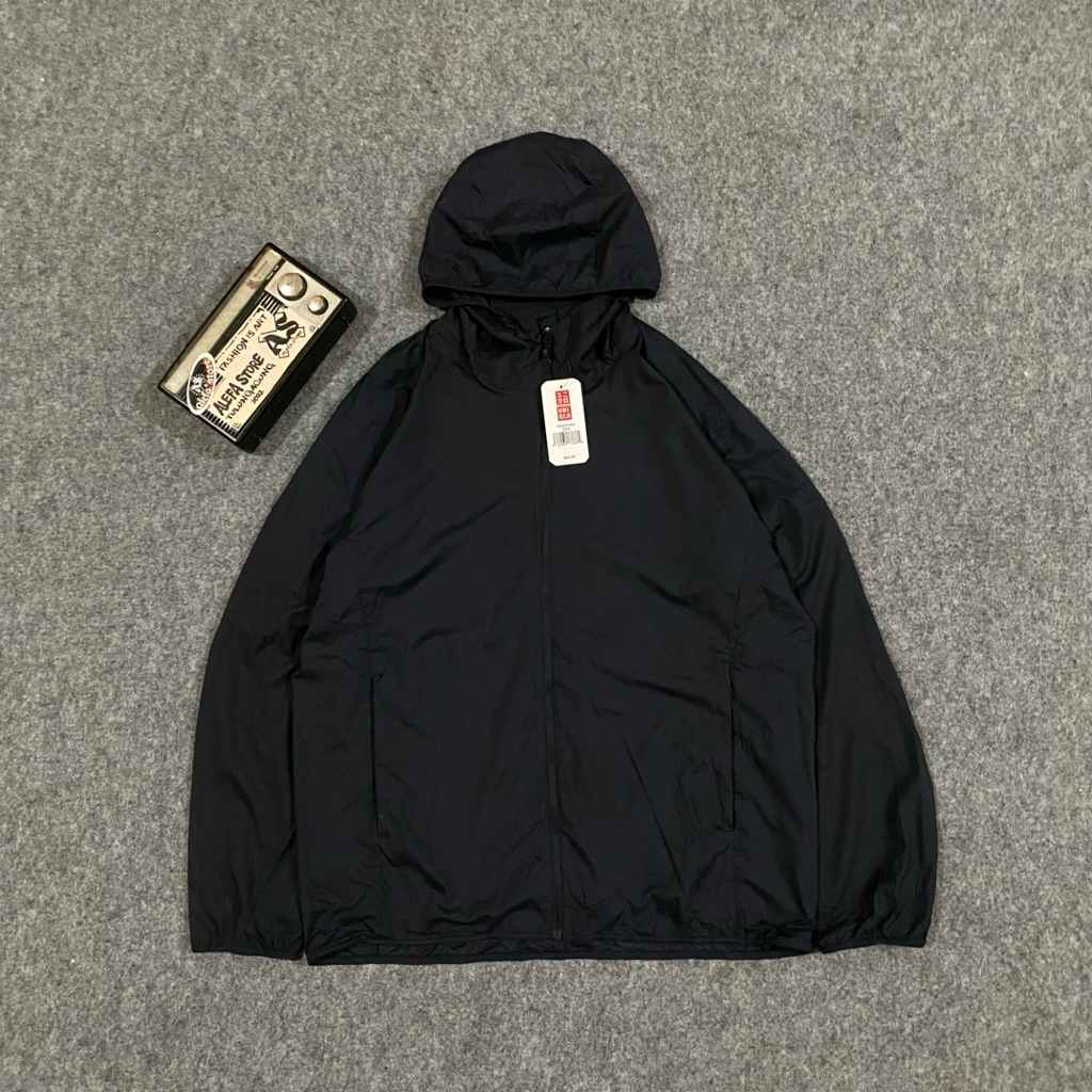 Jaket outdoor UNIQLO running (size XL/XXL ) waterproof UV CUT