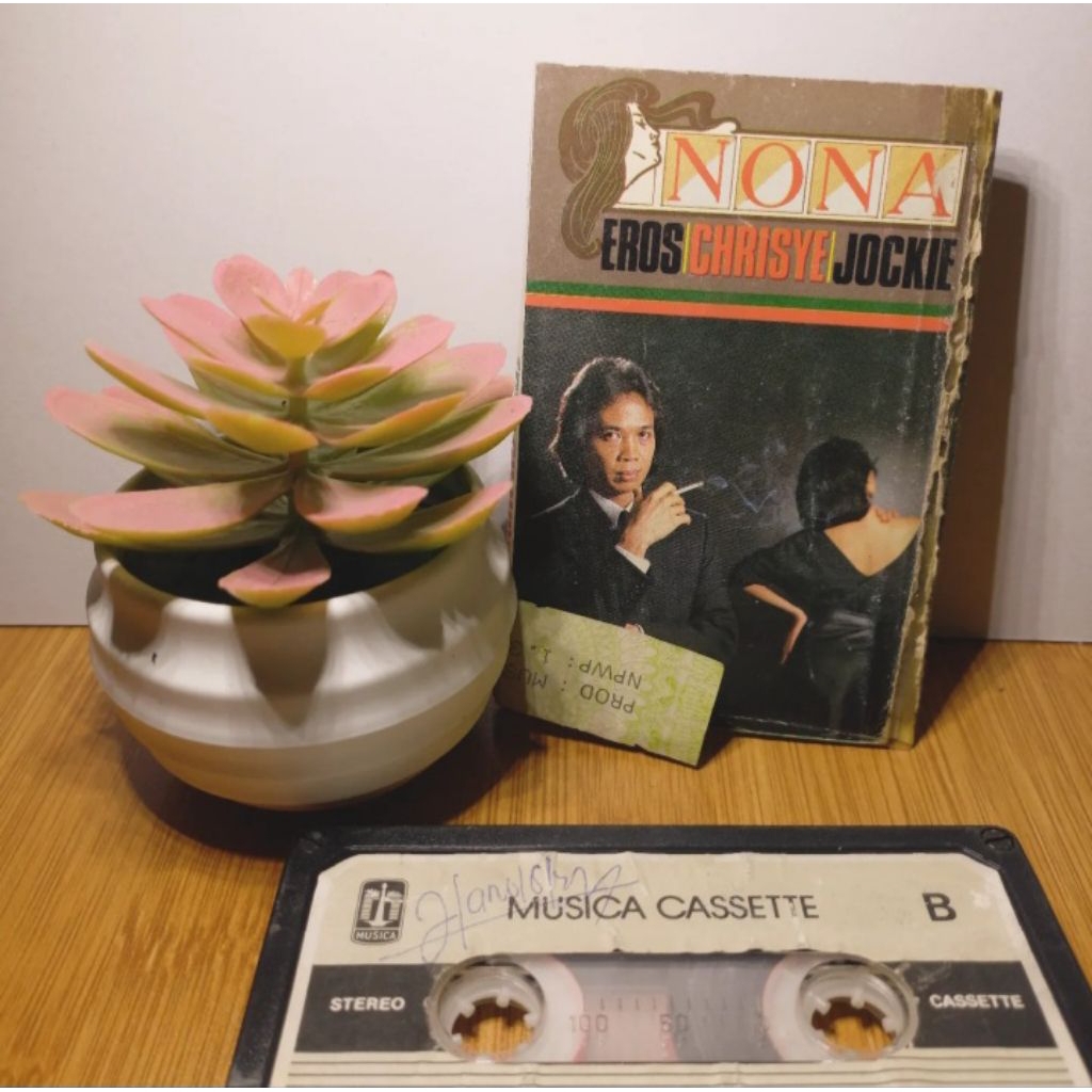 Kaset Chrisye - Nona