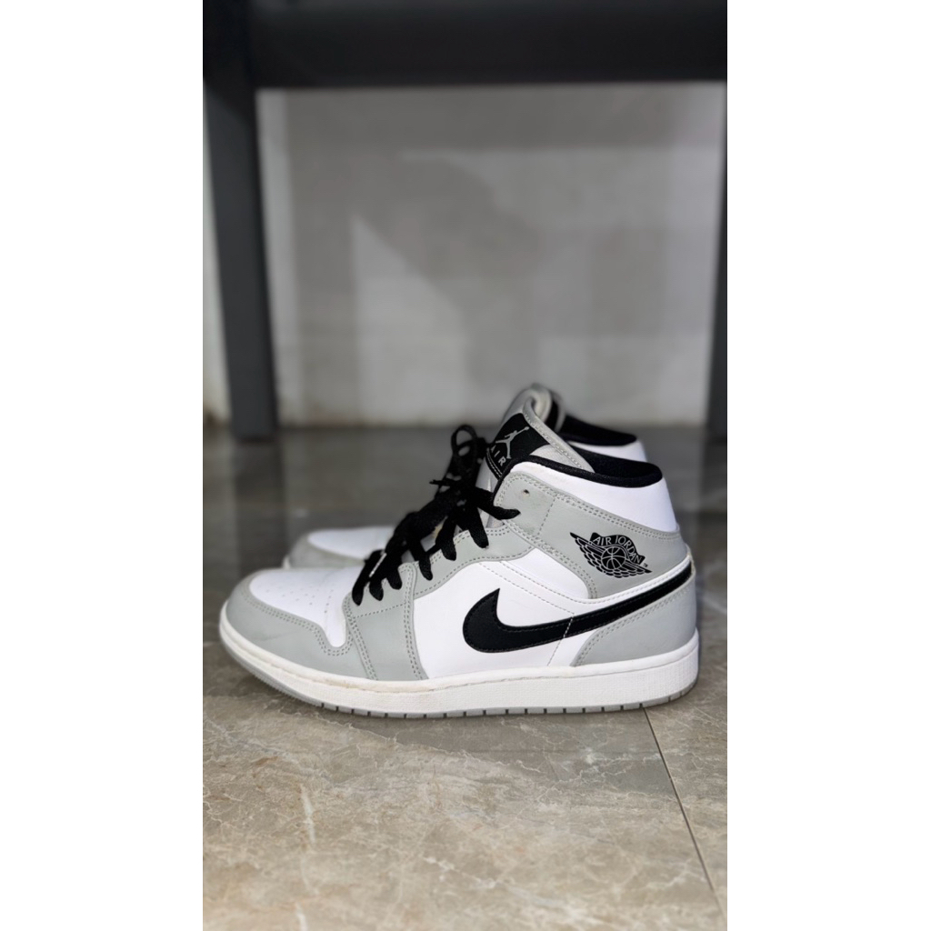 Nike Air Jordan 1 Mid Light Smoke Grey