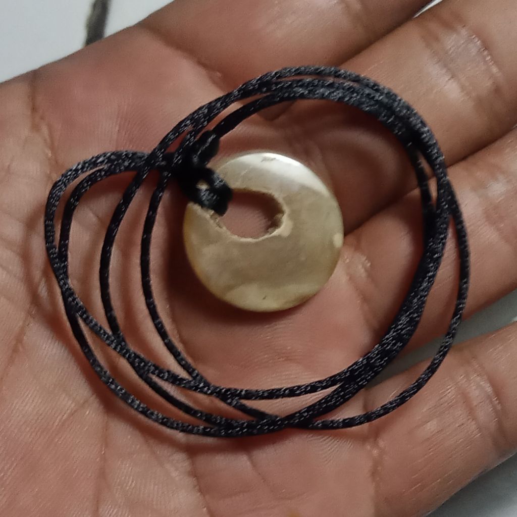 kalung batu combong