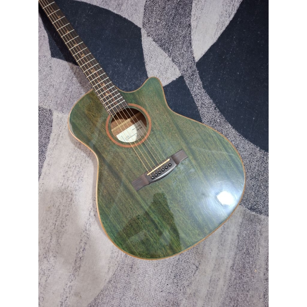 Gitar akustik Galatasaray