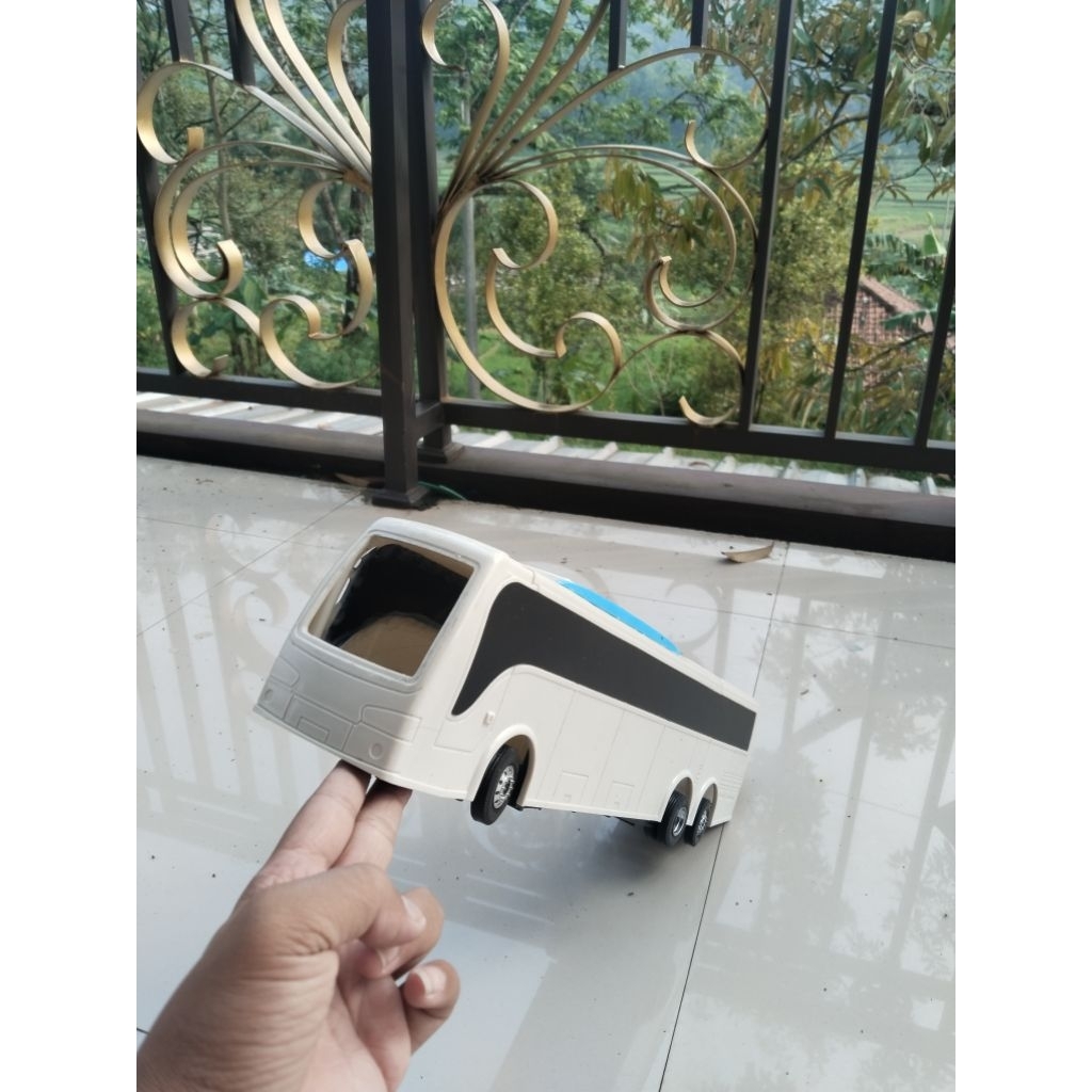 Miniatur tronton polosan