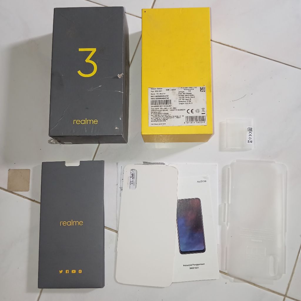 Kotak Realme 3 bekas