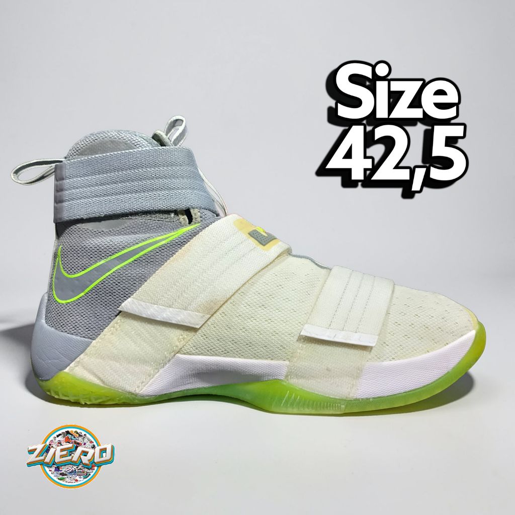 sepatu basket lebron soldier