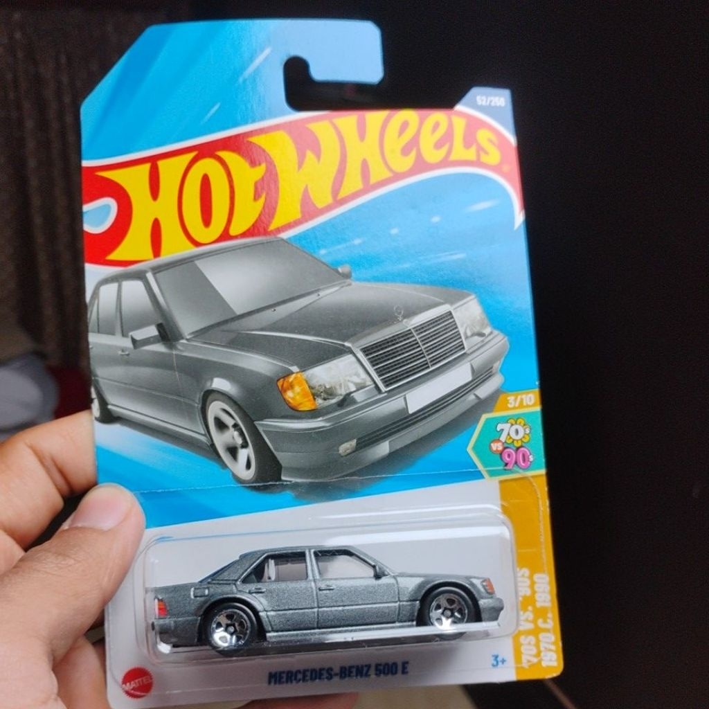 Hot Wheels MERCEDES - BENZ 500 E