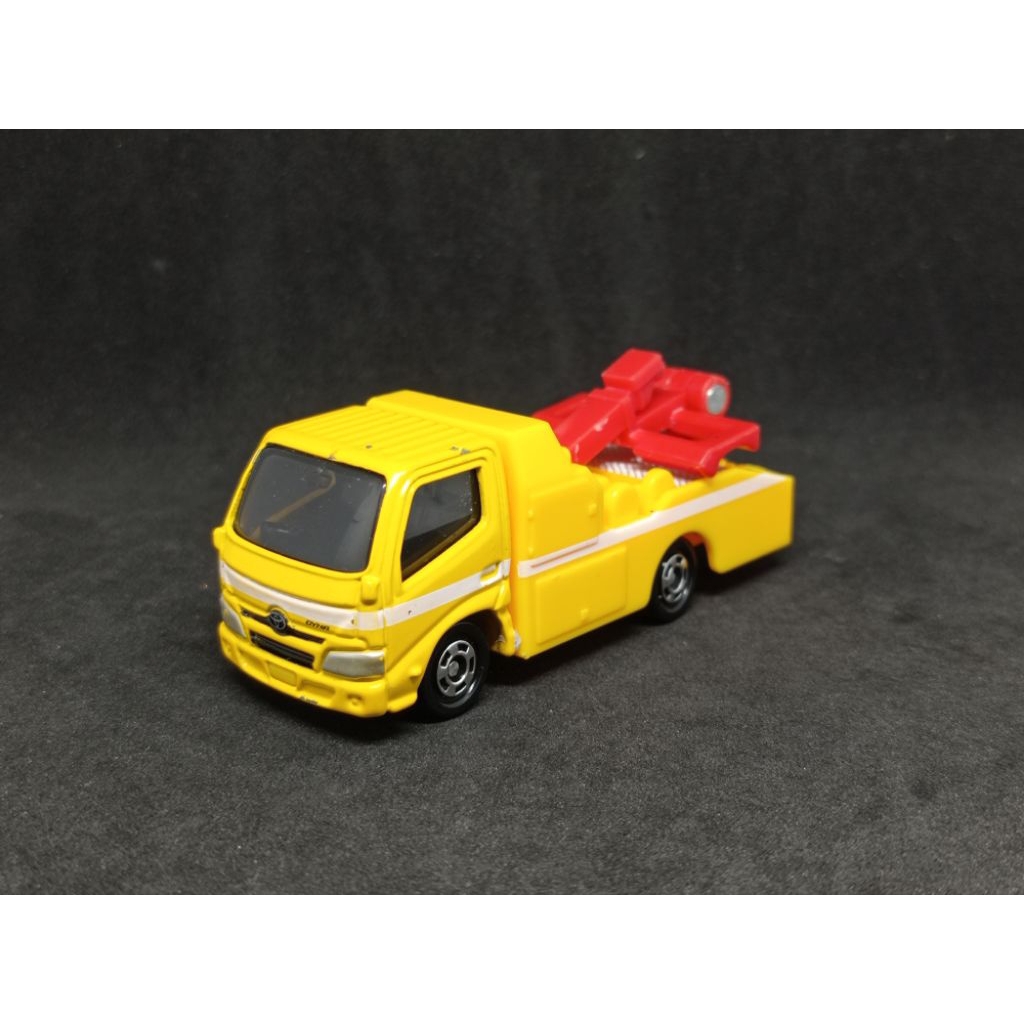 Tomica No.5 Toyota Dyna Wrecker Truck  - Loose Vietnam