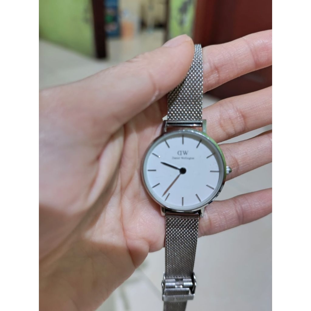 Jam DW Wanita