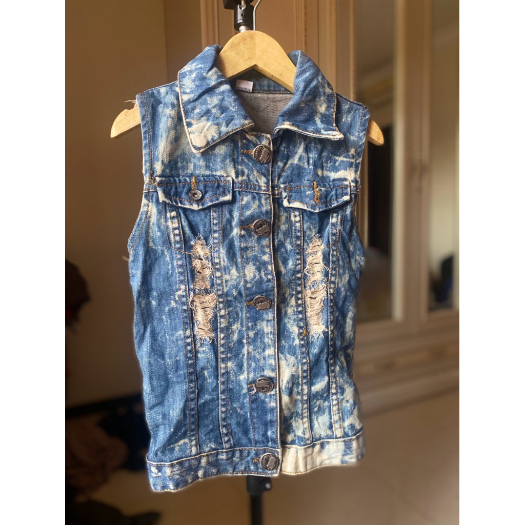 jaket jeans denim kutungan. jaket anak perempuan  zar. jaket kutung anak perempuan bahan jeans. jake