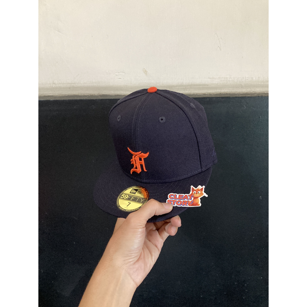 TOPI NEW ERA 5950 PRO MODEL X FEAR OF GOD ESSENTIALS (FOG) X MLB DETROIT TIGERS Navy Orange ORIGINAL