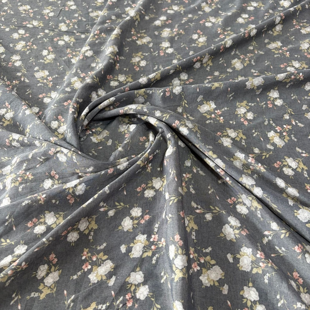 Kain katun Silky premium  motif bunga  kecil- halus dan lembut-kain mukena ,kebaya , gamis