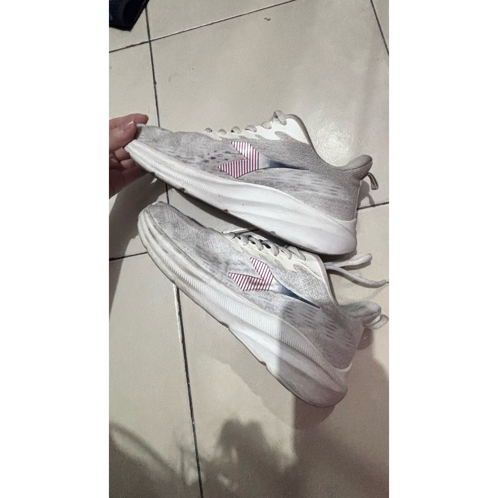 PRELOVED DIADORA RUNNING SHOES