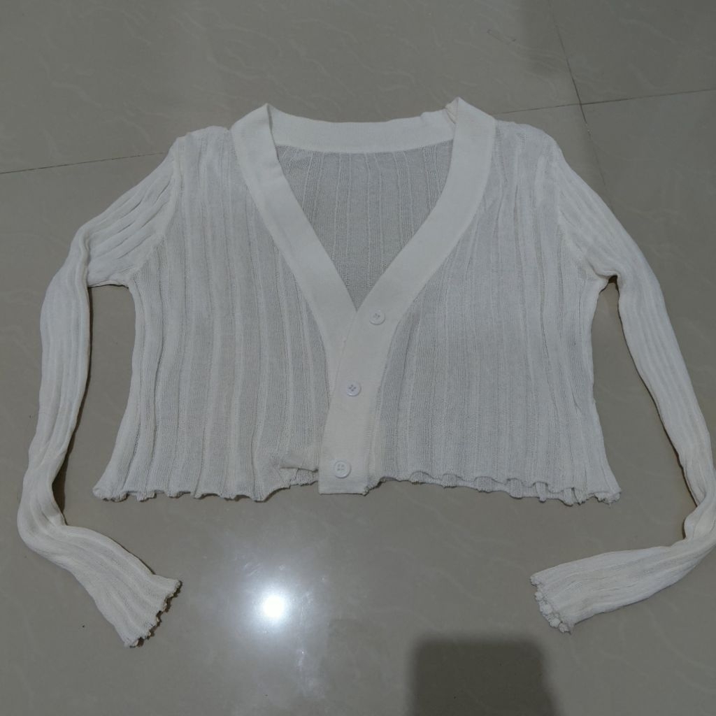 Preloved Outer Crop Putih