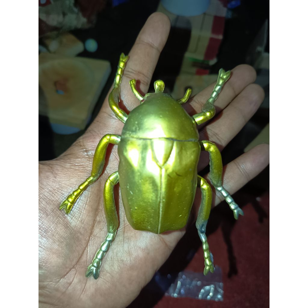 mainan hewan karet kepik emas