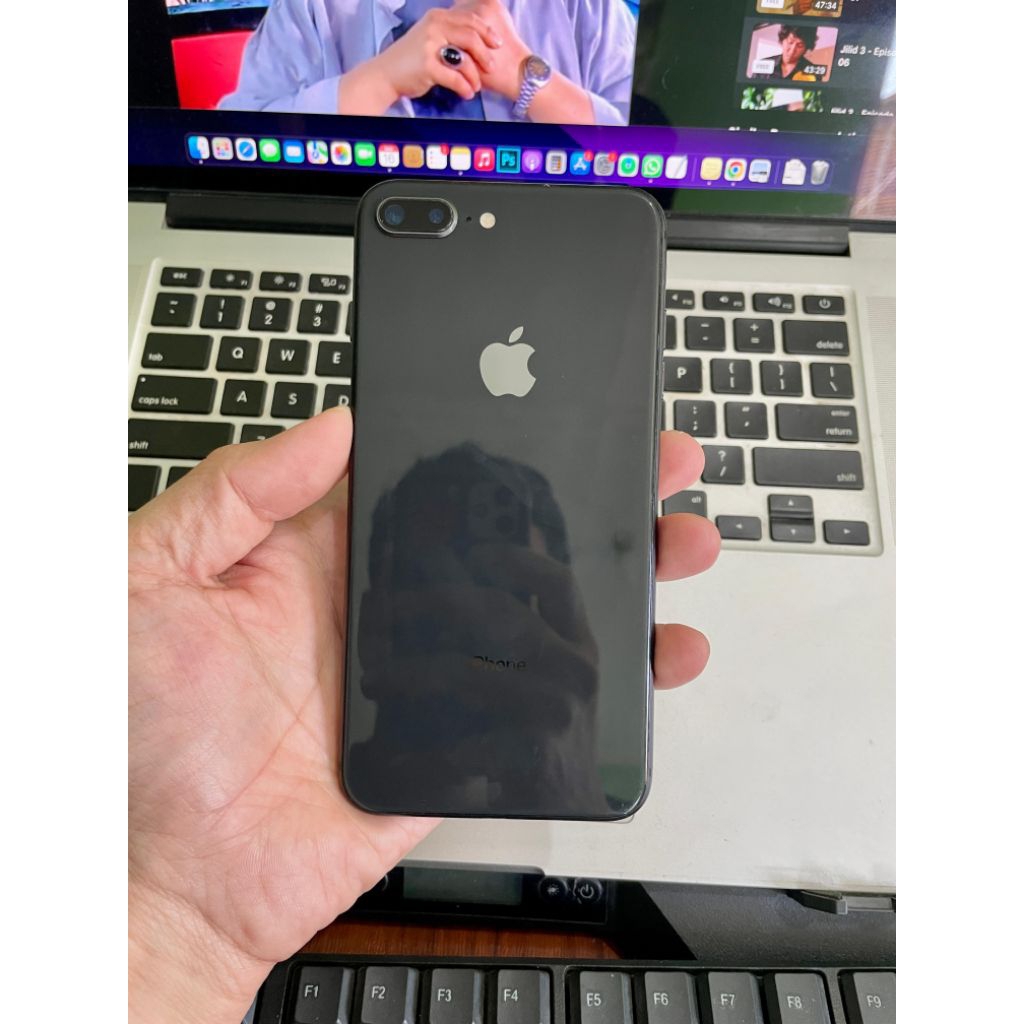 iP 8 Plus 64GB Hitam - Fullset