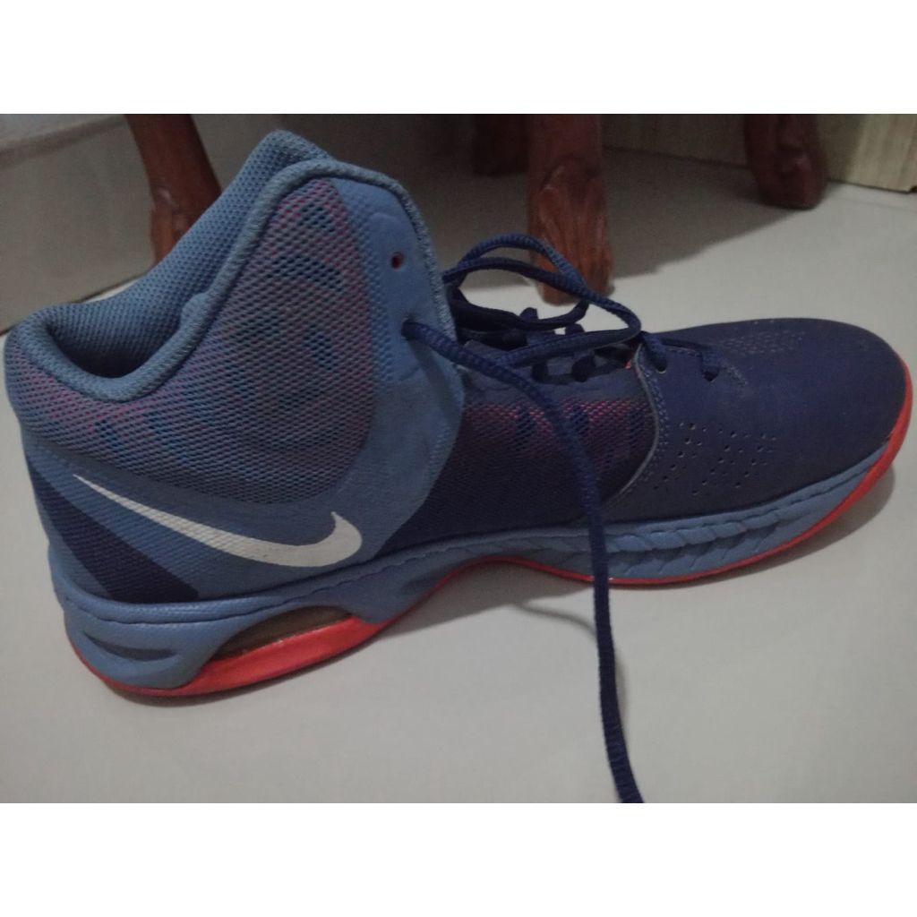 sepatu basket nike