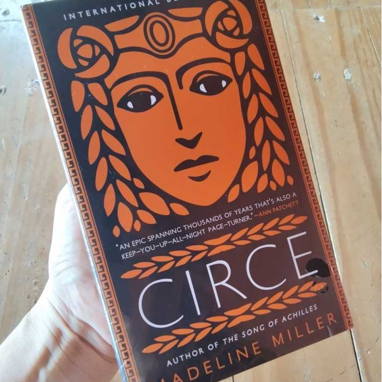 Madeline Miller Circe Buku Novel Sastra Literatur Bahasa Inggris