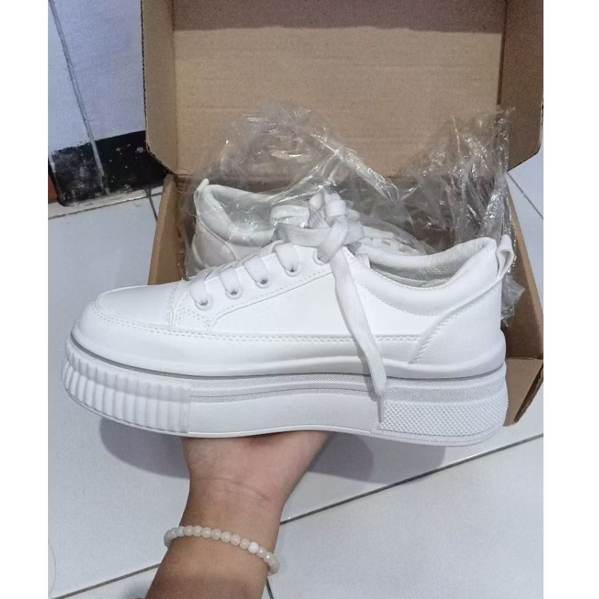 LUXUS sepatu sneakers