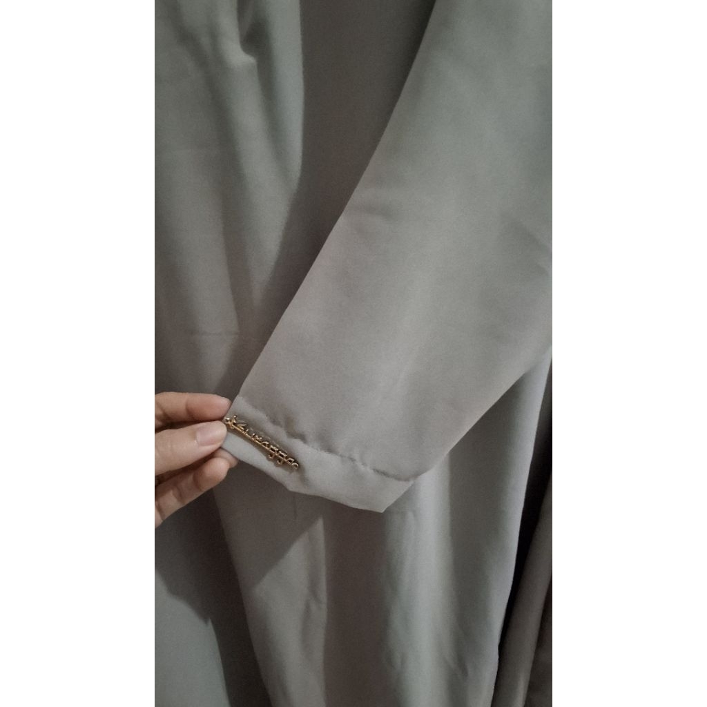 Abaya Basic Tsurayya warna Vintage Khaki ukuran S standard