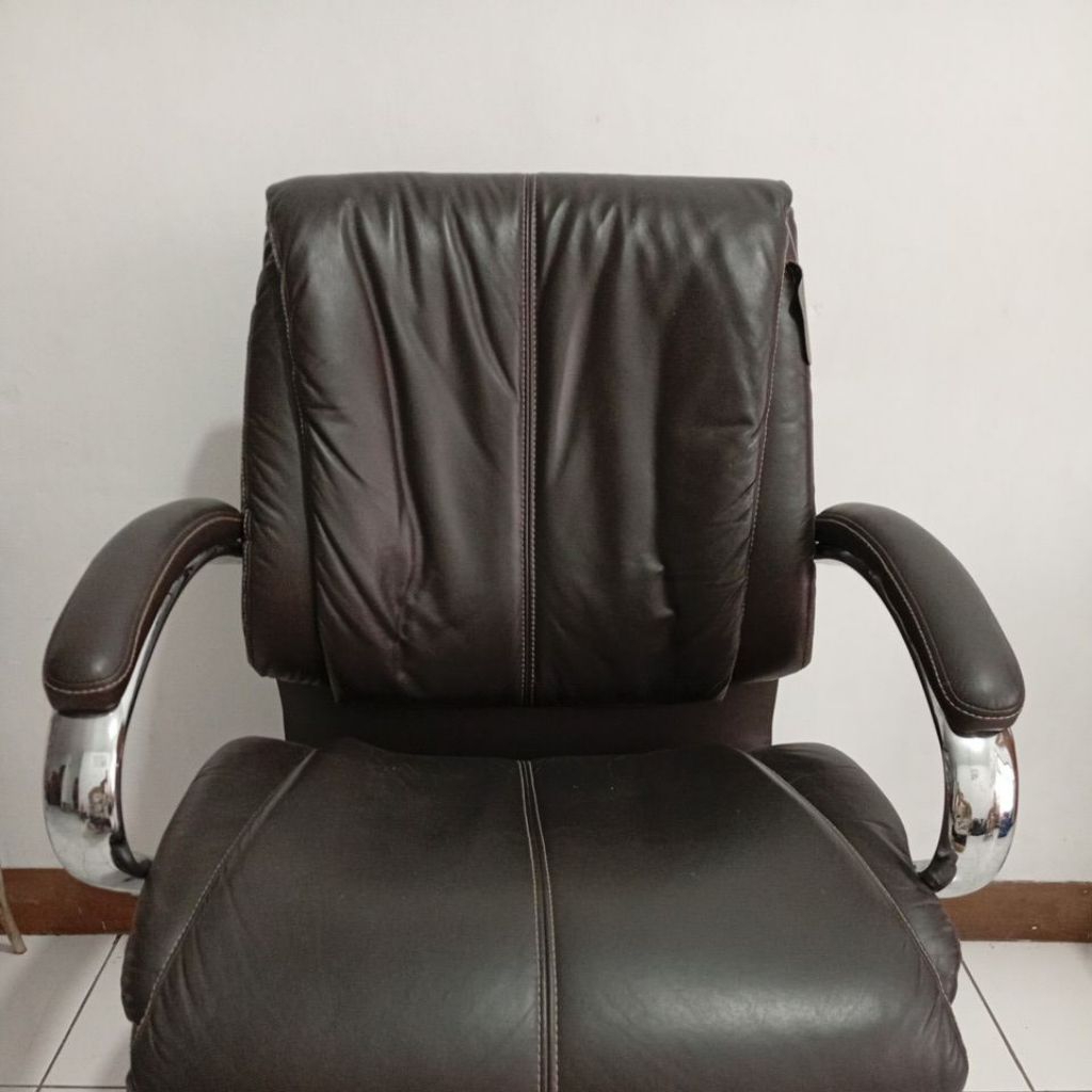 Promo Kursi Kantor Berbahan Kulit Asli Kaki Besi Roda Kuat