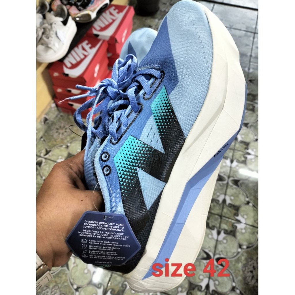 sepatu running size 42
